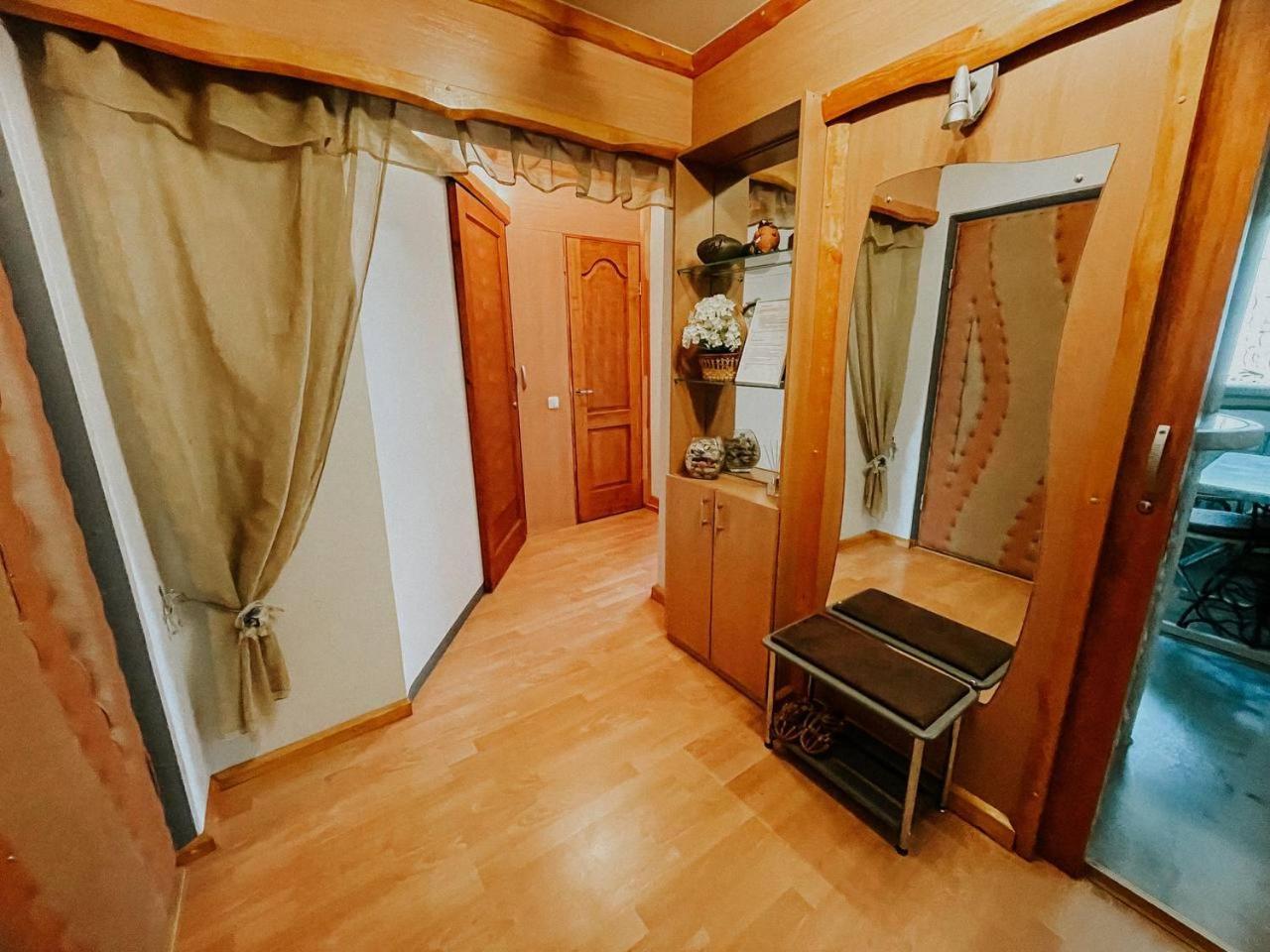 Apartment Family Or Group In Center *